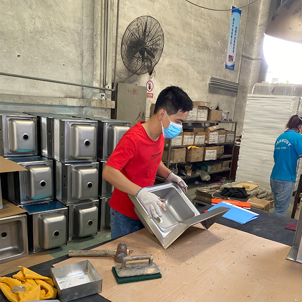 廚房水槽台下盆