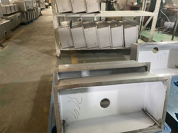 廚房水槽（cáo）台（tái）下盆