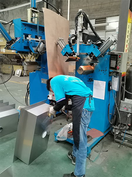 廚房水槽台下盆