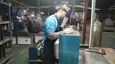 生產（chǎn）不鏽鋼洗菜盆（pén）廠家