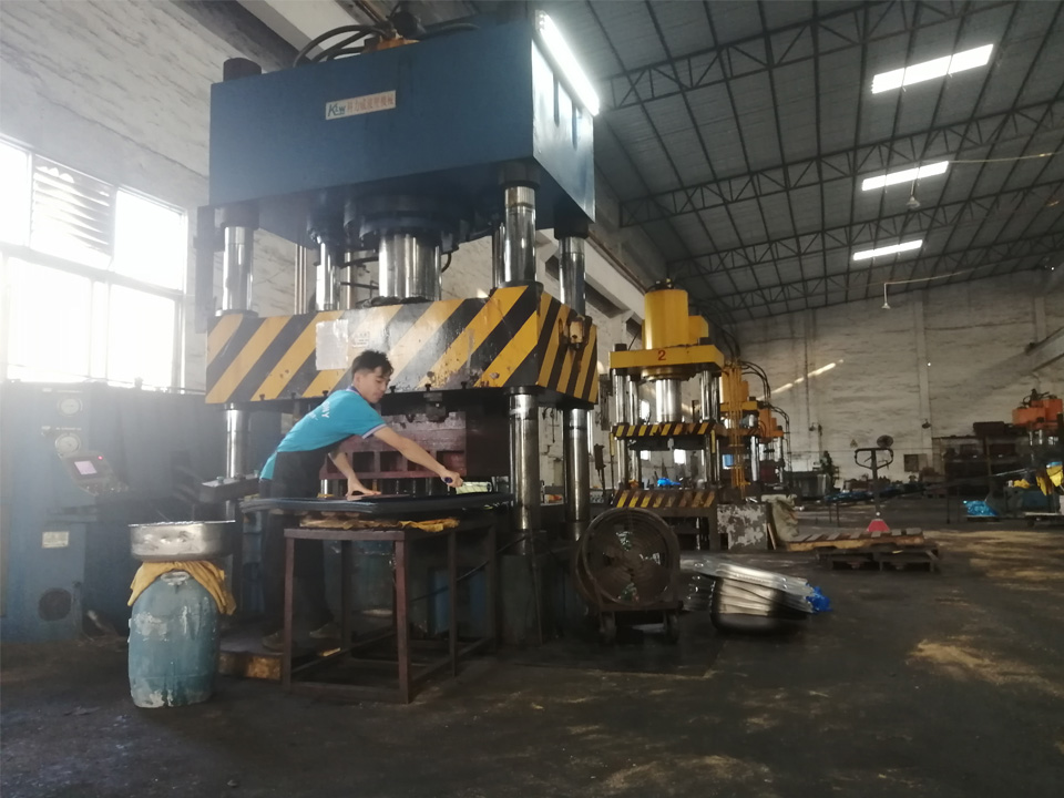 生產（chǎn）不鏽鋼洗菜盆廠家