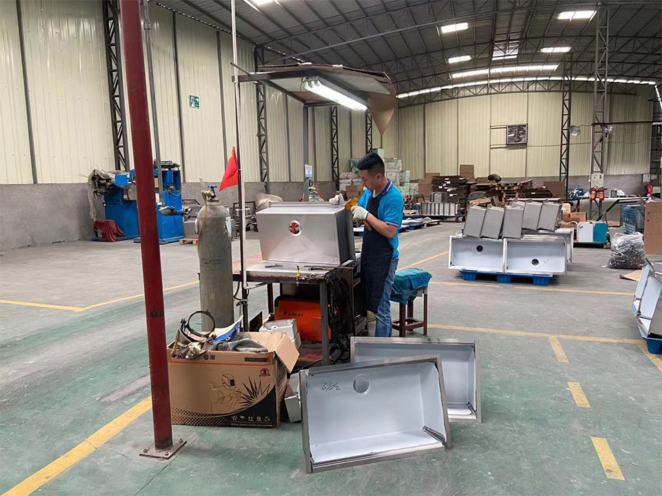 生產不鏽鋼洗菜盆廠家非標(biāo)定製都有哪些要求? 生產不(bú)鏽(xiù)鋼洗菜盆廠家